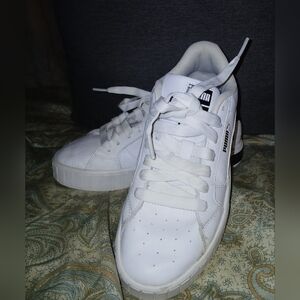 Puma White Low-Top Athletic Shoes Ventilated Design